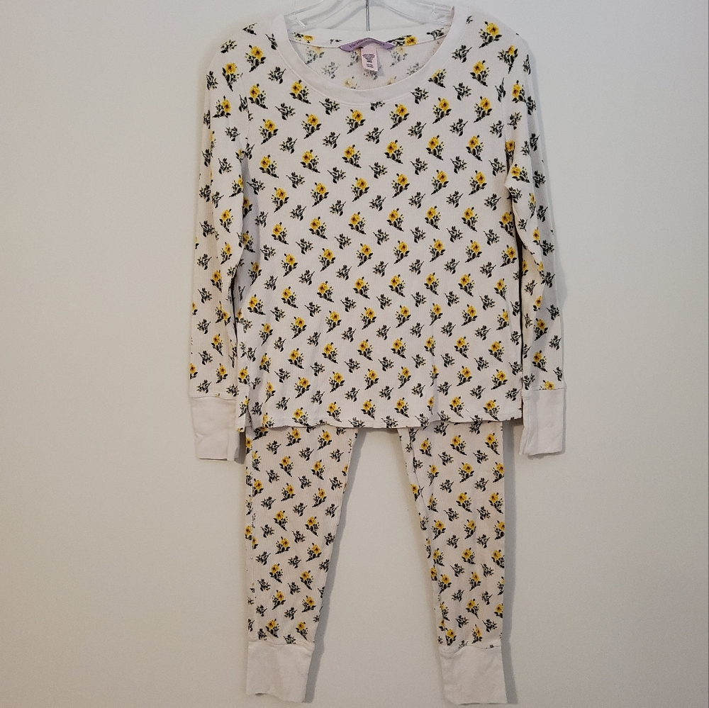 Victoria  Secret Floral Print Long Sleeve Thermal Pajamas Set Size S/P/CH